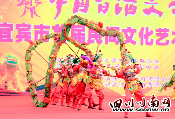 耍狮舞龙穿花灯 宜宾特色民俗文化添彩中国白酒文化节