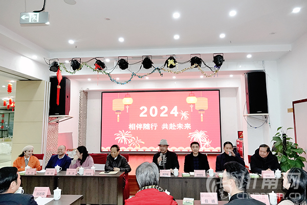 泸州市文化遗产保护协会2023年年会暨2024新年工作会召开(图1)