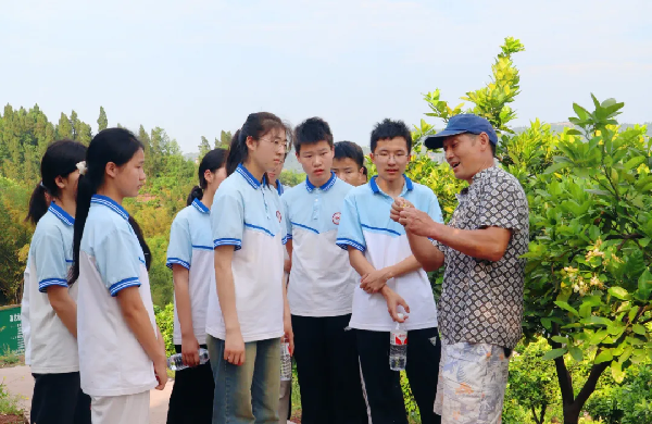 先市中学：青春染香柚花间，知行浇灌振兴苗