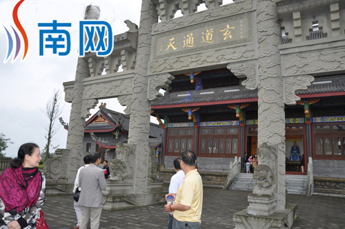 内江玉皇观为广大善信们祈福