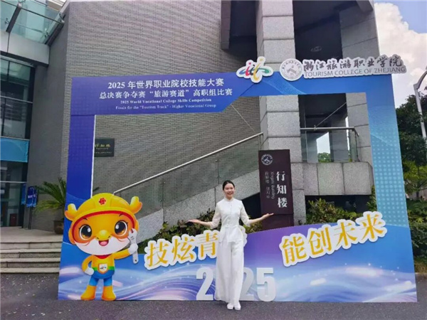 世赛银奖+6家名企offer！泸职院文旅学子李小雨以匠心成才绘就青春答卷