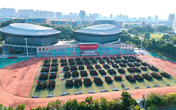 泸职院举行2026级新生开学典礼暨军训开营仪式