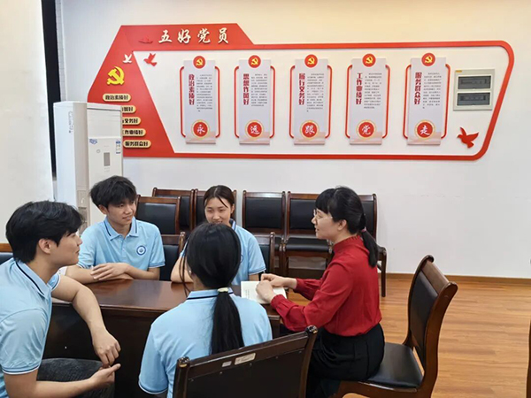 逐光前行｜这位老师，凭什么带出世界职业院校技能大赛冠军？
